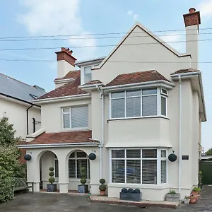  Holiday home Stourcliffe House